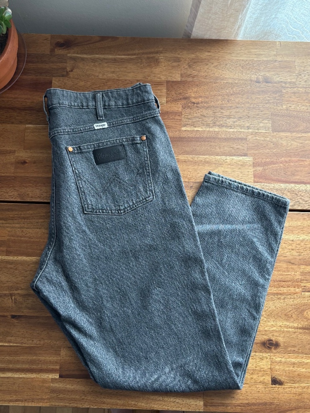 Women's W33/US16 Wrangler Walker Super High Rise Slim Cut Jeans in Grey